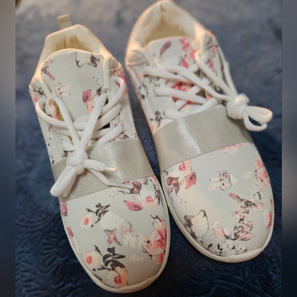 JustFab floral sneaker shoes - Picture 5 of 5